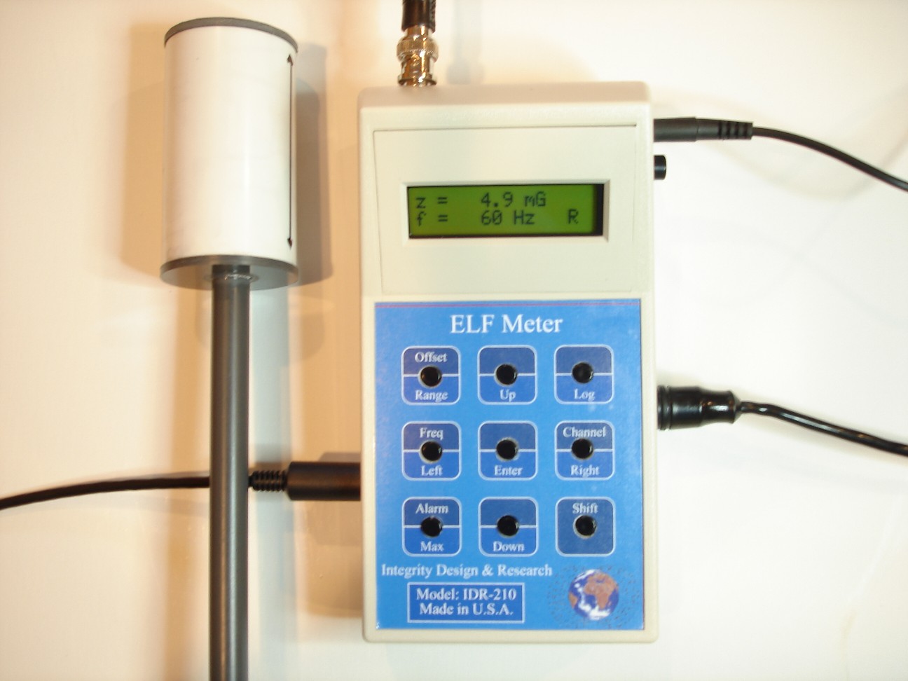 A picture of IDR-210 : ELF MilliGaussmeter